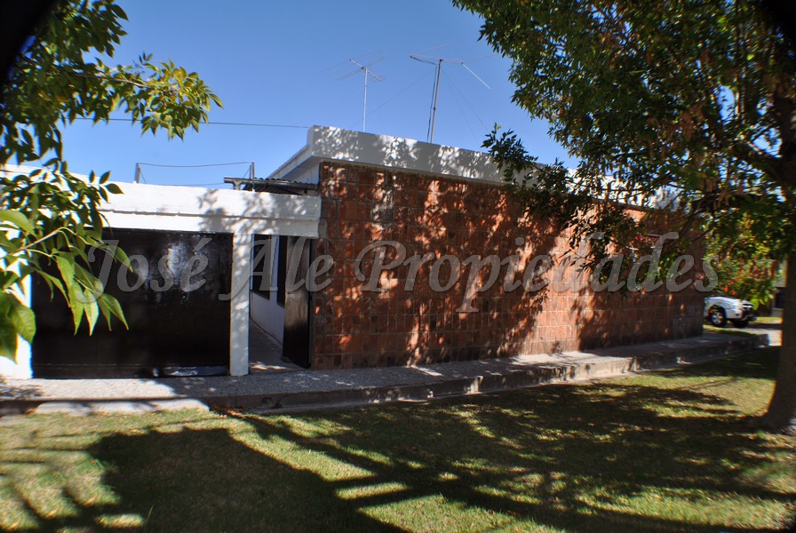 Imagen 1 de Hermosa vivienda En esquina ubicada en hermoso complejo balneario.