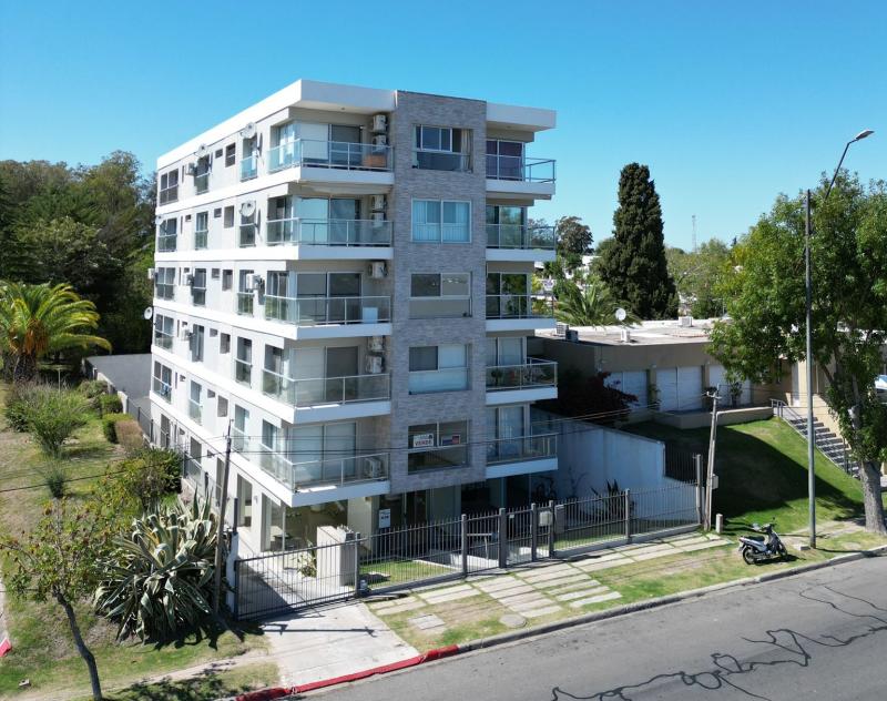 Espectacular monoambiente en edificio residencial frente al Rio de la Plata.