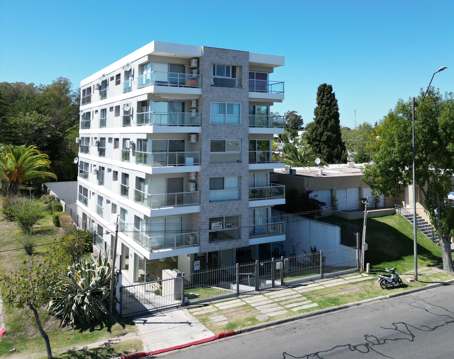 Imagen 1 de Espectacular monoambiente en edificio residencial frente al Rio de la Plata.