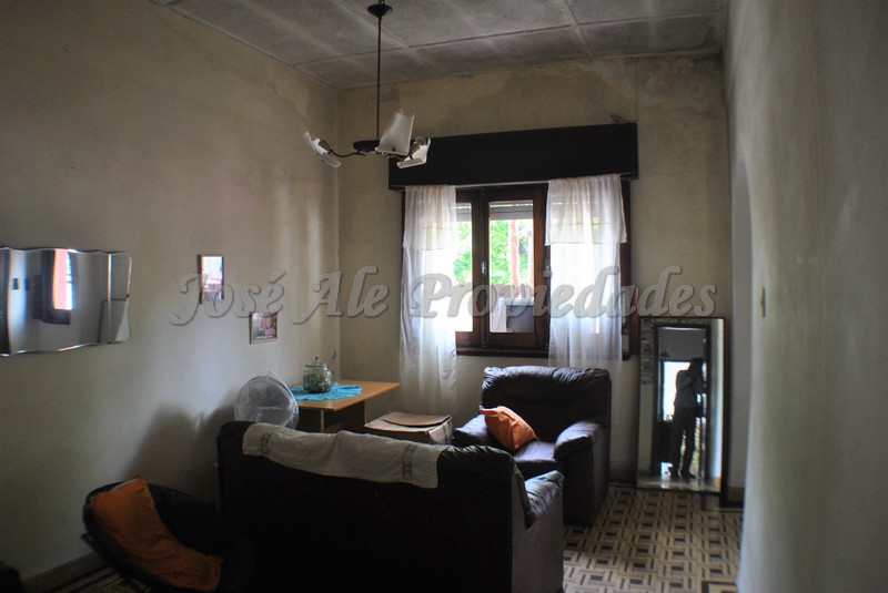 Imagen 3 de Hermosa casa ubicada en pleno casco histórico y a 50m del parte de Afe y muralla de la ciudad vieja, a paso de todos los servicios.