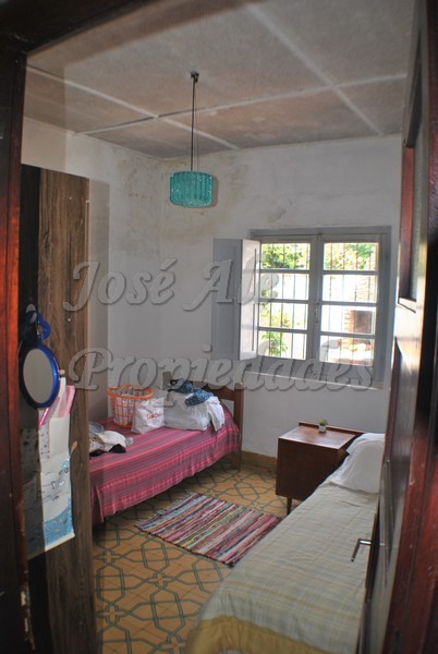 Imagen 8 de Hermosa casa ubicada en pleno casco histórico y a 50m del parte de Afe y muralla de la ciudad vieja, a paso de todos los servicios.