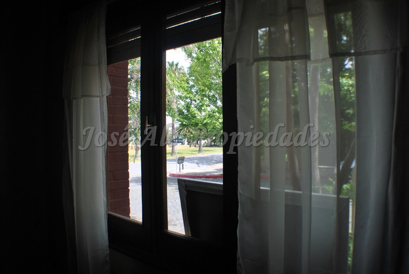 Imagen 9 de Hermosa casa ubicada en pleno casco histórico y a 50m del parte de Afe y muralla de la ciudad vieja, a paso de todos los servicios.