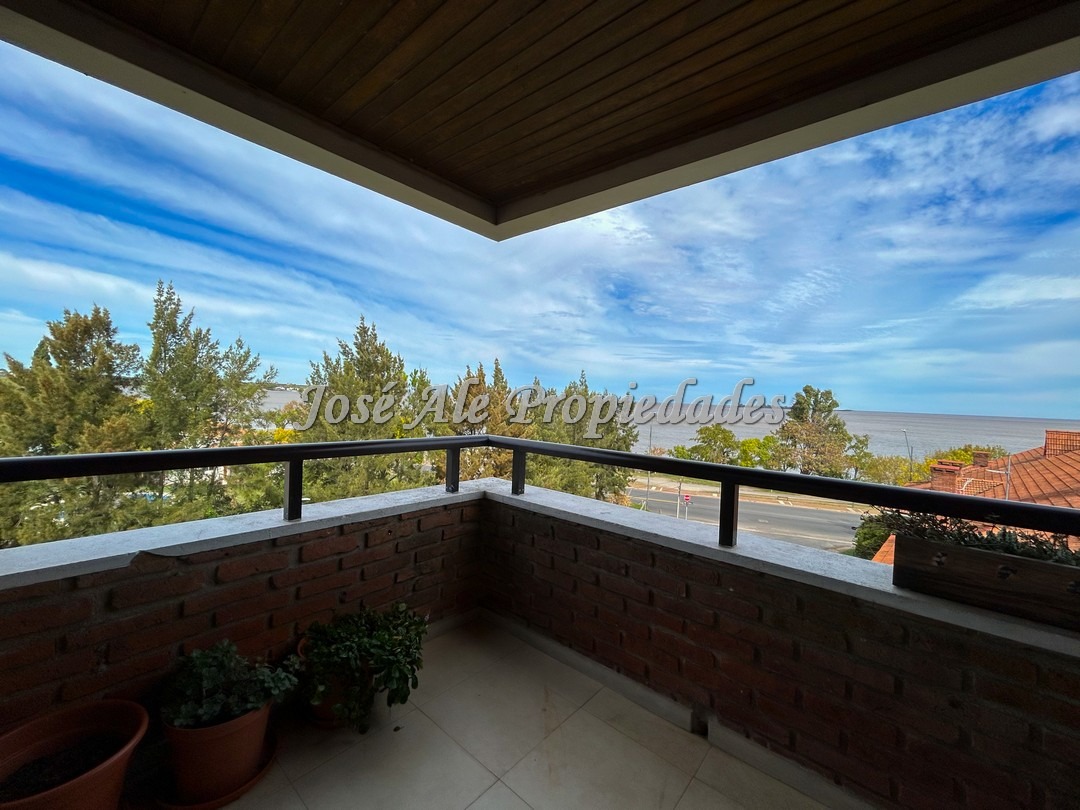 Imagen 2 de Magnifico departamento ubicado en Rambla Costanera.