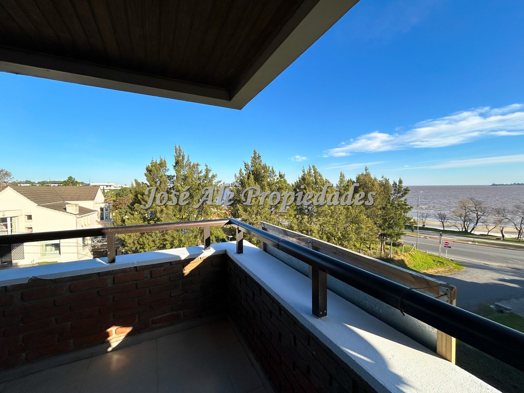 Imagen 8 de EN VENTA Y EN ALQUILER Magnífico departamento ubicado en Rambla Costanera de Colonia del Sacramento.