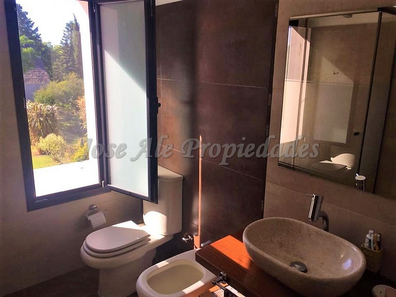 Imagen 7 de Hermosa casa ubicada a 300m de la Rambla Costanera, a paso d todos los servicios.