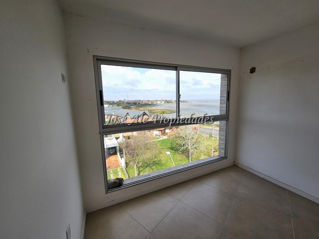 Imagen 9 de Departamento en primera línea de un dormitorio frente a la mejor parte de la Rambla de Colonia del Sacramento.