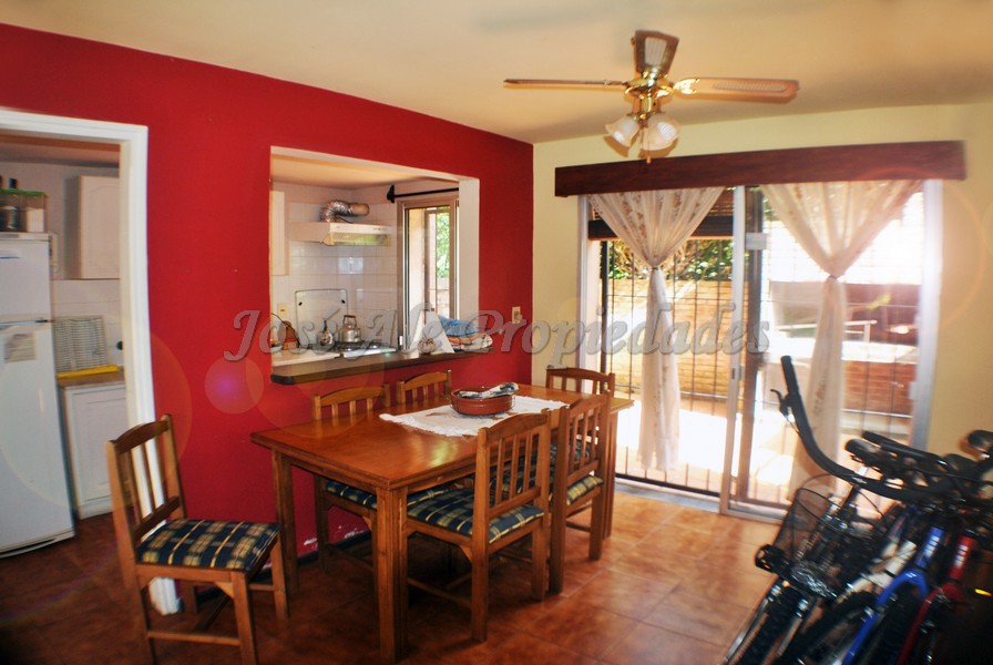 Imagen 4 de Impecable vivienda ubicada en zona balnearia y tranquila, a solo metros de Rambla y Playas de Colonia del Sacramento.
