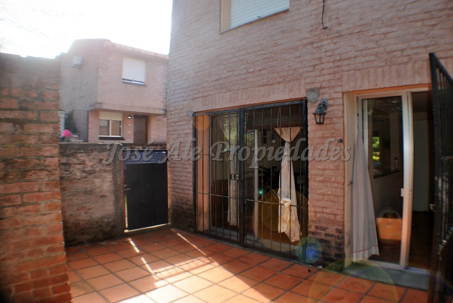 Imagen 9 de Impecable vivienda ubicada en zona balnearia y tranquila, a solo metros de Rambla y Playas de Colonia del Sacramento.