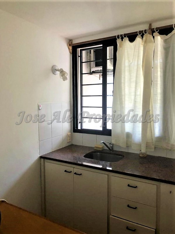 Imagen 6 de Apto completamente equipado a pasos de Av Principal Gral Flores y a metros de todos los servicios.