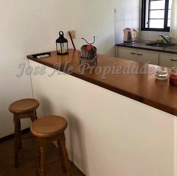 Apto completamente equipado a pasos de Av Principal Gral Flores y a metros de todos los servicios.