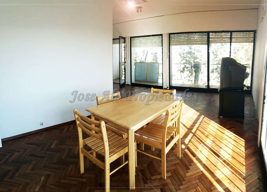 Imagen 5 de Magnifico departamento con vista al Río de la Plata, posee ambientes de grandes dimensiones, en pleno centro de Colonia del Sacramento y a solo metros de todos los servicios.