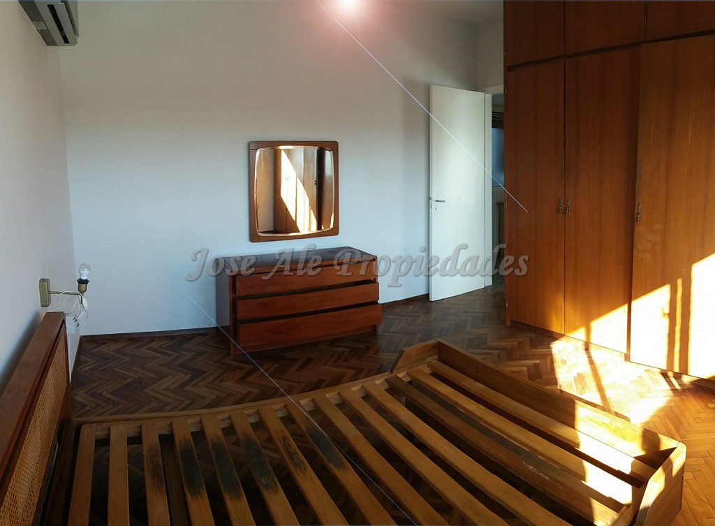 Imagen 6 de Magnifico departamento con vista al Río de la Plata, posee ambientes de grandes dimensiones, en pleno centro de Colonia del Sacramento y a solo metros de todos los servicios.