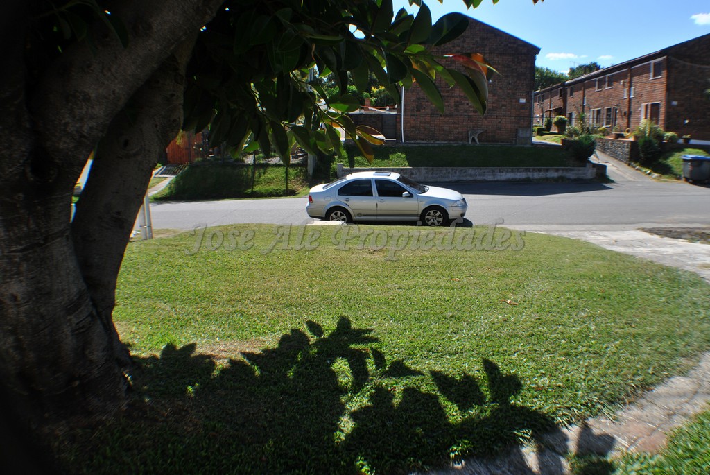 Imagen 3 de Impecable y hermosa propiedad a pasos de Avenida Luis Alberto de Herrera, próxima a todos los servicios, zona El Rutero.