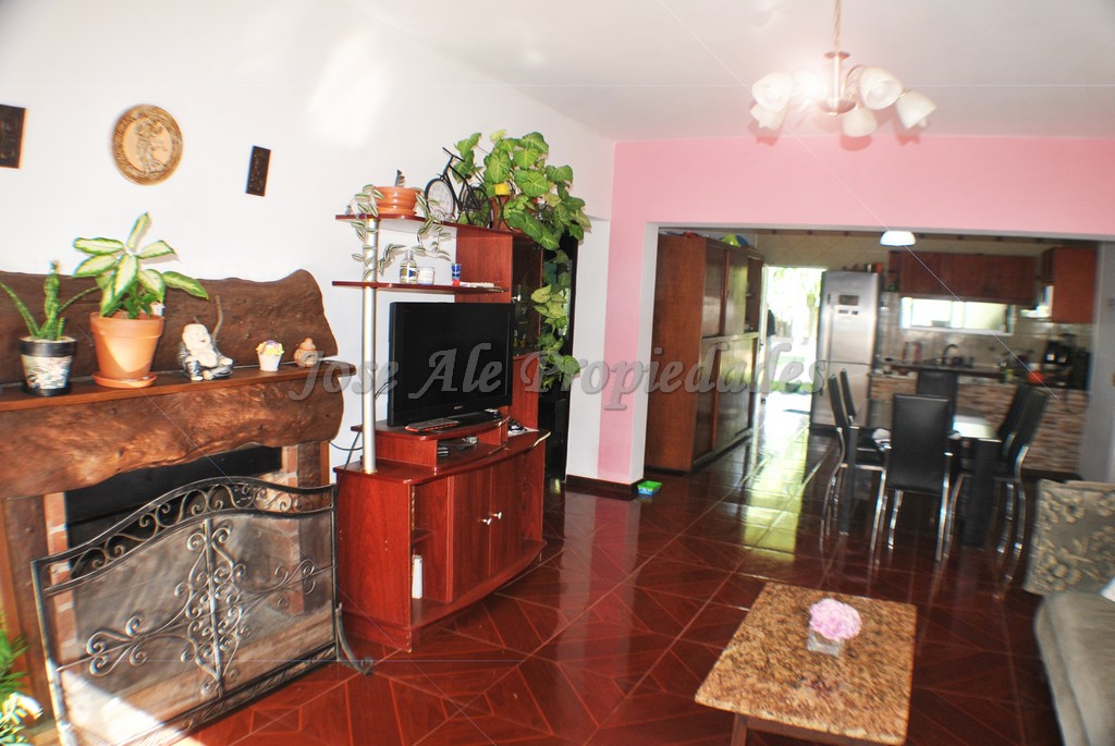 Imagen 4 de Impecable y hermosa propiedad a pasos de Avenida Luis Alberto de Herrera, próxima a todos los servicios, zona El Rutero.