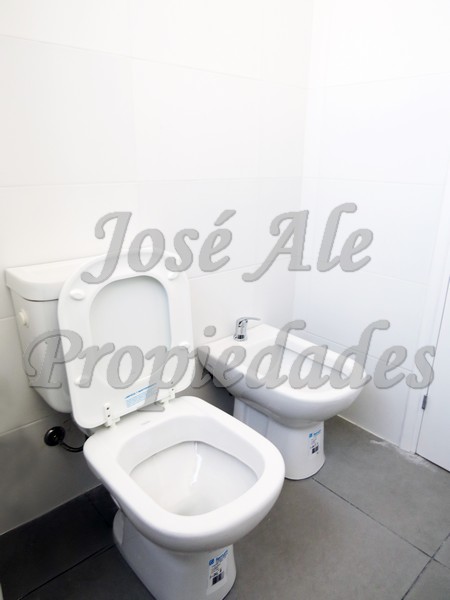 Imagen 8 de Impecable y luminoso departamento en Planta Baja a corta distancia de Rambla, zona balnearia, a paso de todos los servicios.