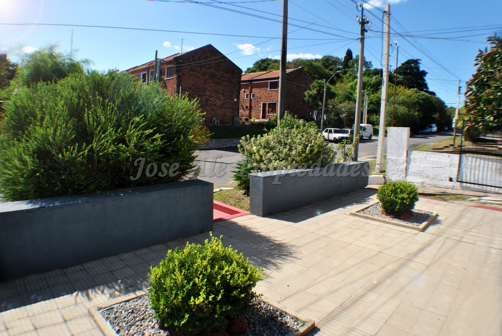 Imagen 10 de Coqueta propiedad a pasos de Avenida Luis Alberto de Herrera, próxima a todos los servicios, zona El Rutero.