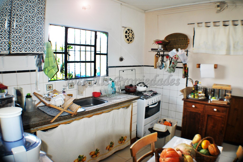 Imagen 5 de Coqueta propiedad a pasos de Avenida Luis Alberto de Herrera, próxima a todos los servicios, zona El Rutero.