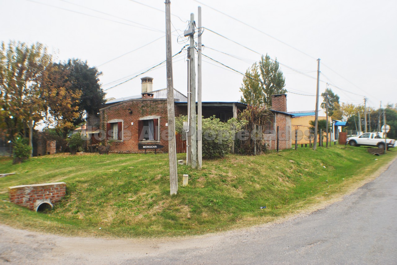 Imagen 1 de Hermosa propiedad en esquina semi amoblada, ubicada en esquina, zona Real de San Carlos, próxima a plaza de toros.