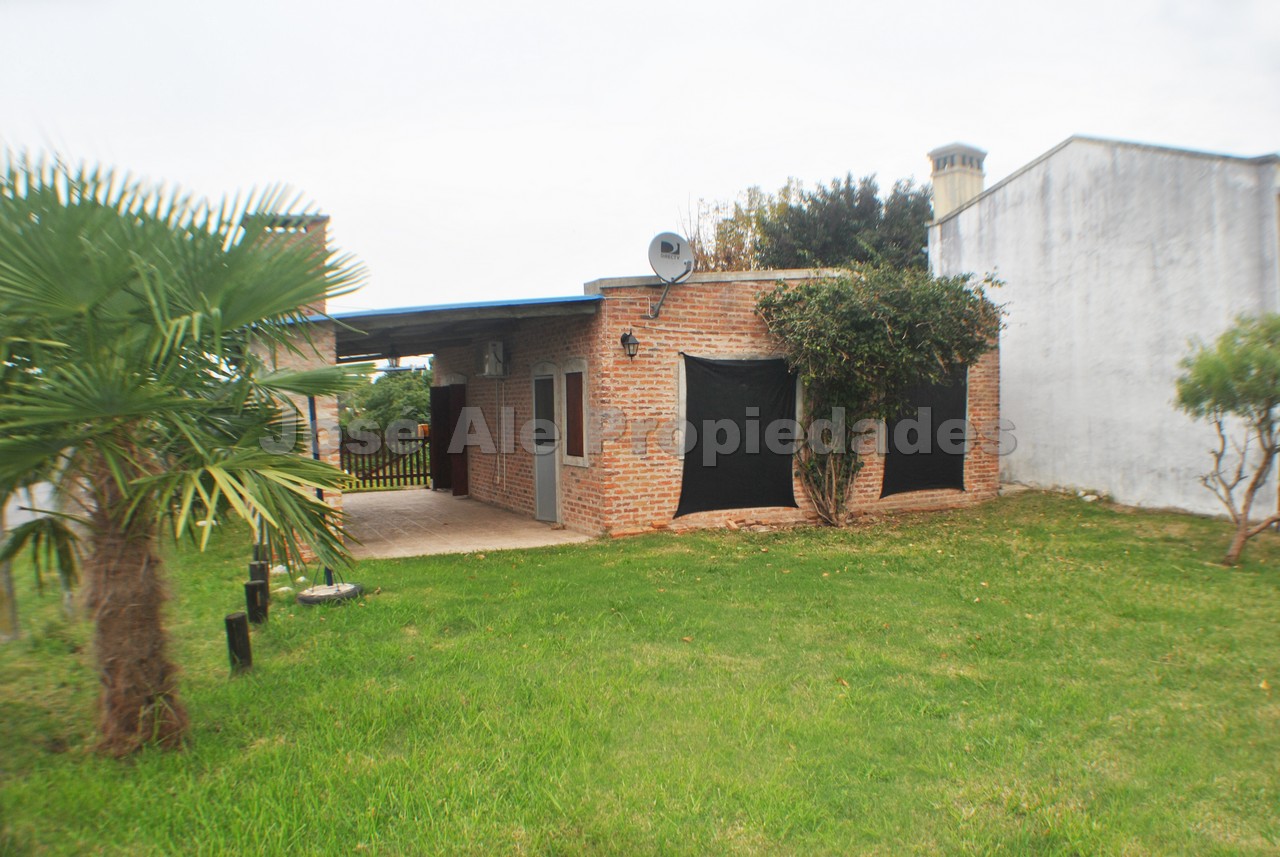 Imagen 2 de Hermosa propiedad en esquina semi amoblada, ubicada en esquina, zona Real de San Carlos, próxima a plaza de toros.