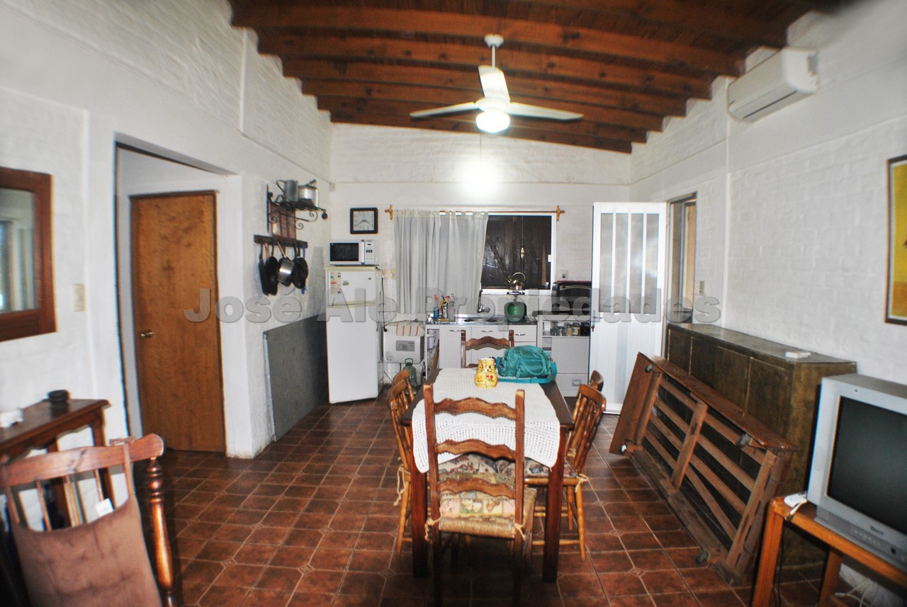 Imagen 5 de Hermosa propiedad en esquina semi amoblada, ubicada en esquina, zona Real de San Carlos, próxima a plaza de toros.