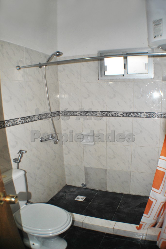 Imagen 9 de Hermosa propiedad en esquina semi amoblada, ubicada en esquina, zona Real de San Carlos, próxima a plaza de toros.