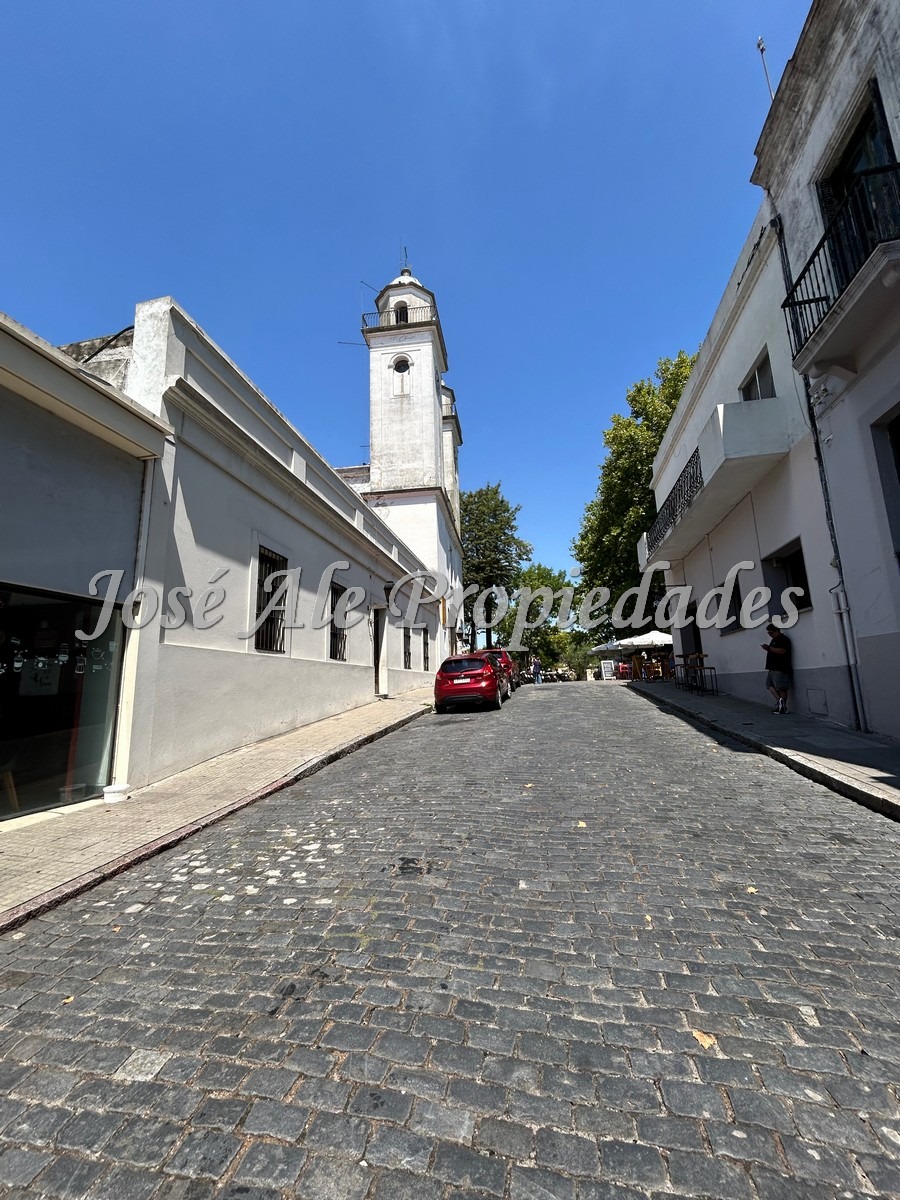 Imagen 3 de Importante propiedad de 4 dormitorios con local comercial, ubicada en el corazón del Barrio Histórico, Colonia.