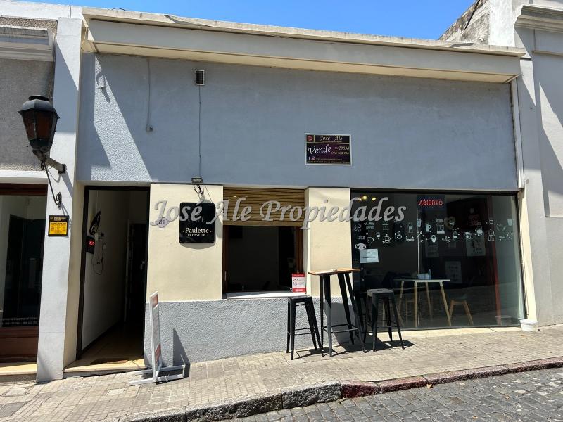 Importante propiedad de 4 dormitorios con local comercial, ubicada en el corazón del Barrio Histórico, Colonia.