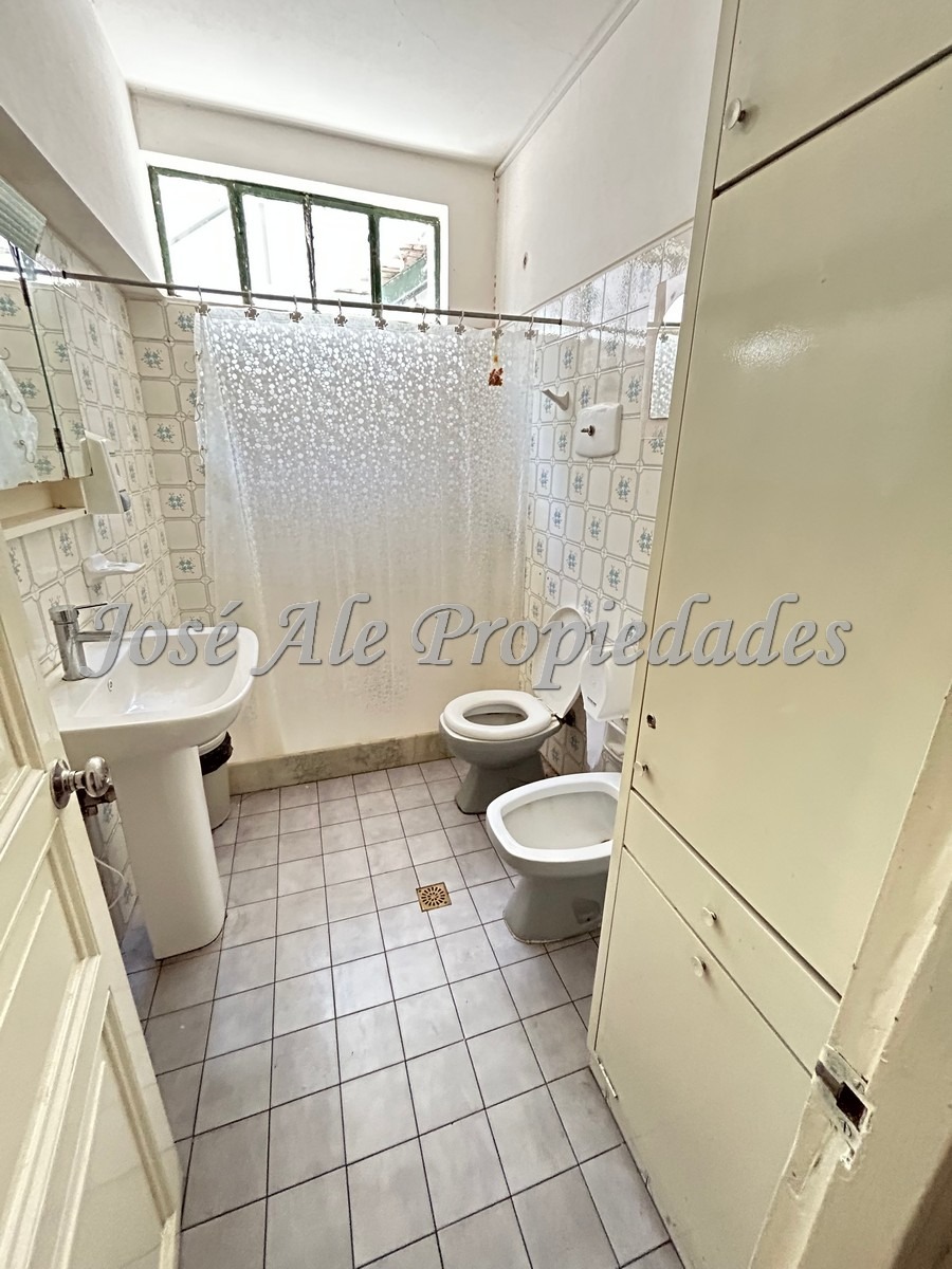 Imagen 8 de Importante propiedad de 4 dormitorios con local comercial, ubicada en el corazón del Barrio Histórico, Colonia.