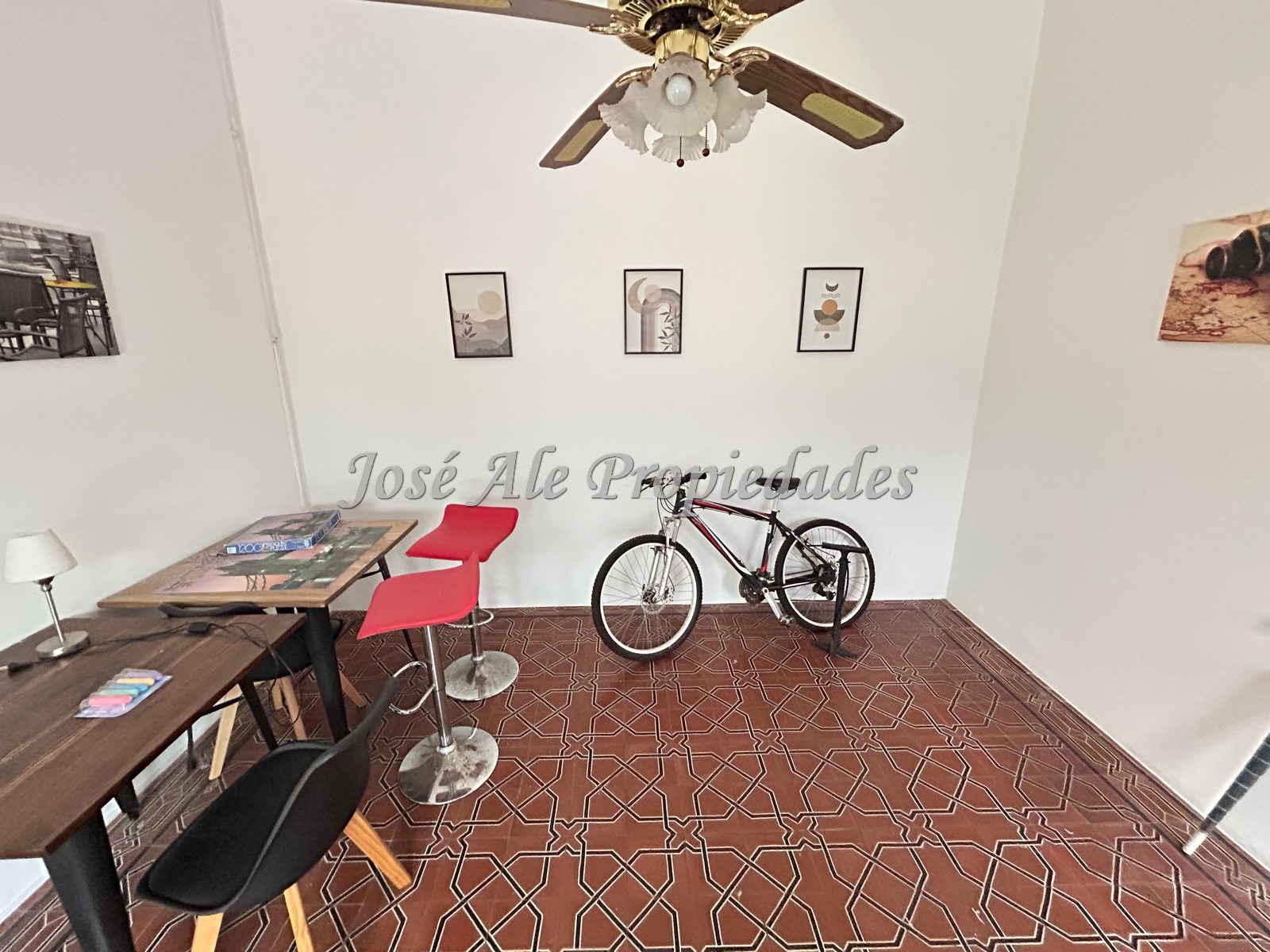 Imagen 9 de Importante propiedad de 4 dormitorios con local comercial, ubicada en el corazón del Barrio Histórico, Colonia.