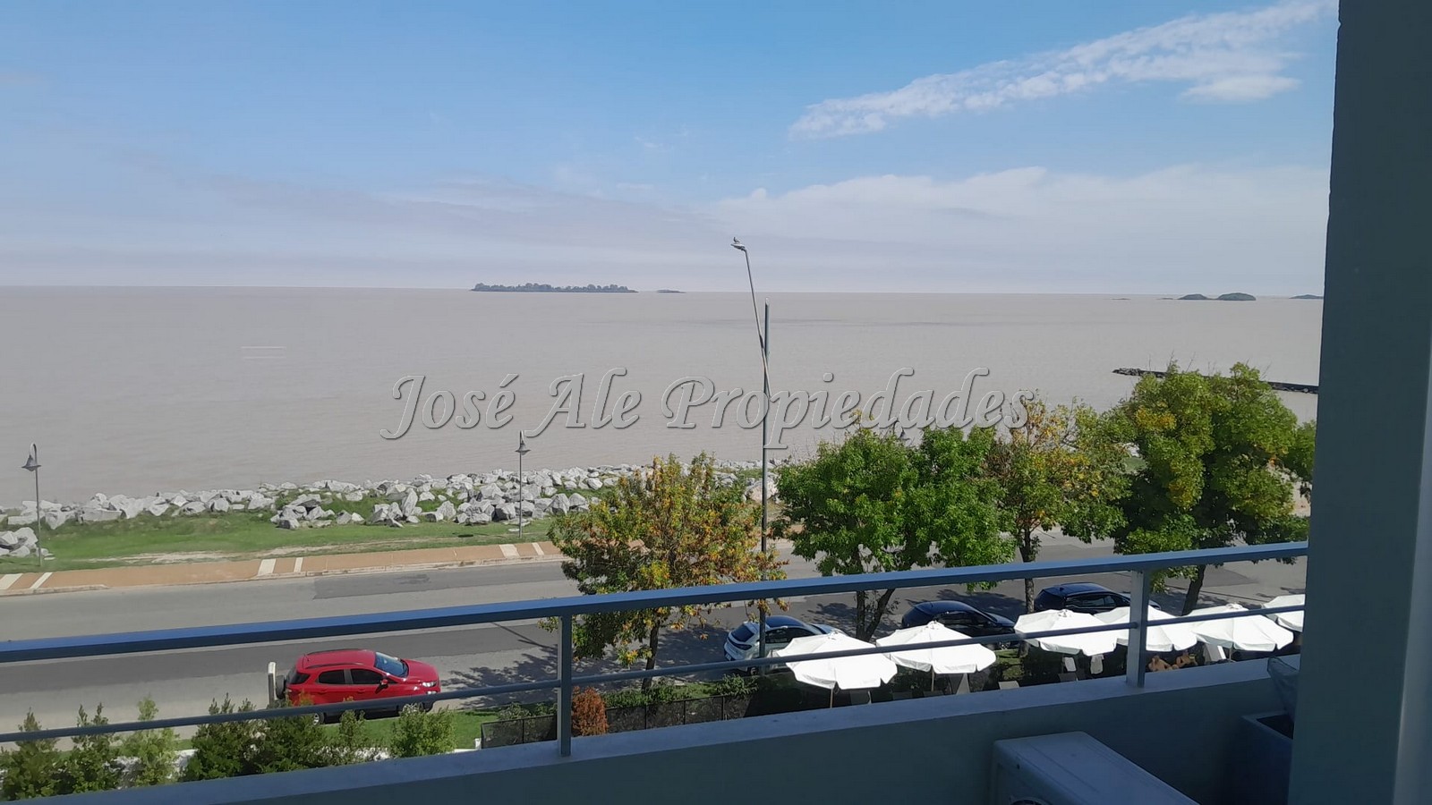 Imagen 9 de Hermoso apartamento ubicado en la Rambla Costanera, Colonia.