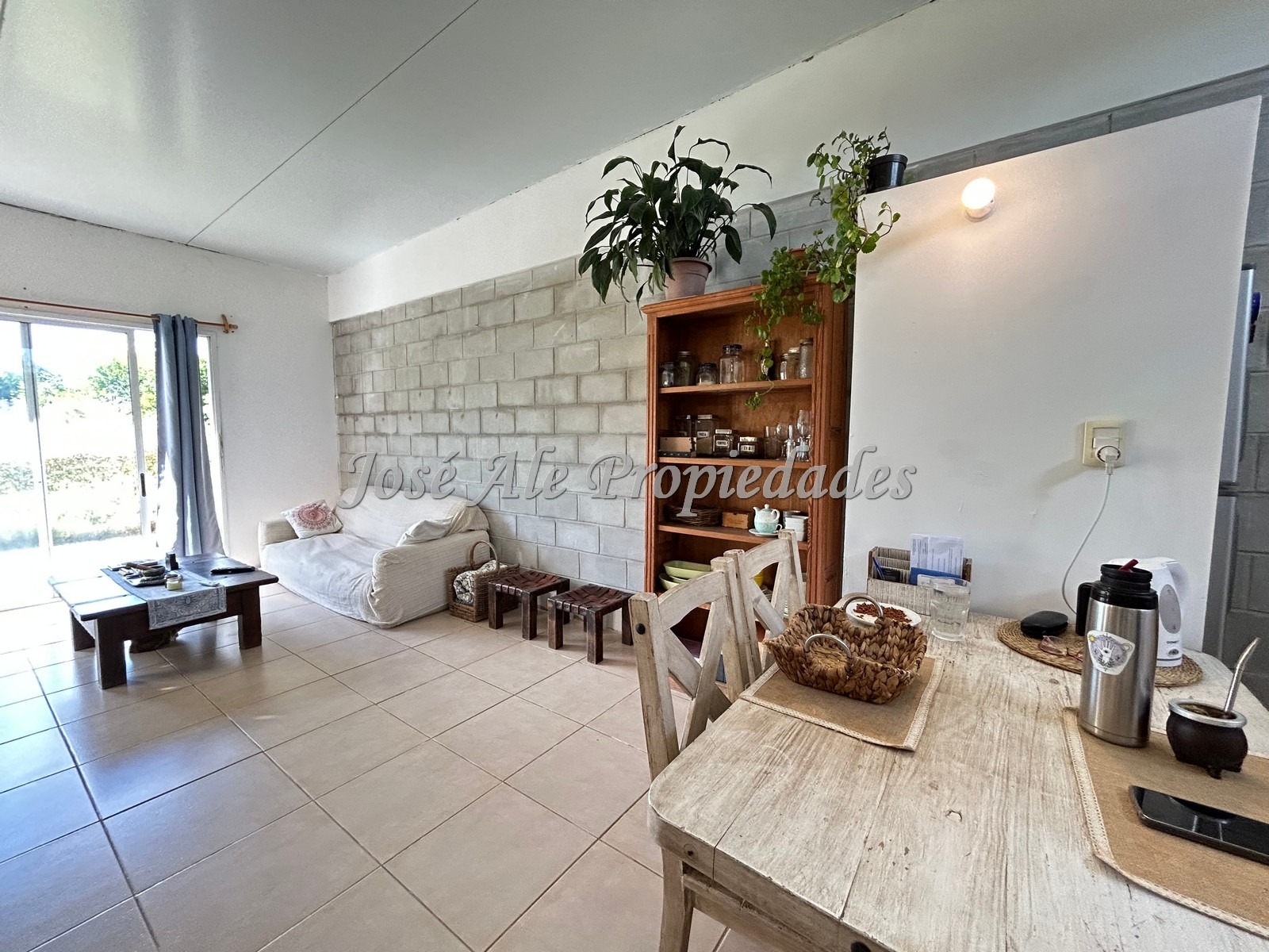 Imagen 2 de Propiedad de 2 dormitorios en Real de San Carlos, a pasos de todos los servicios y de transporte público, Zona de UDE.