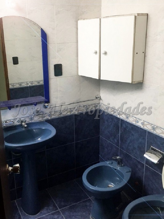 Imagen 3 de Vivienda con departamento ubicada en Complejo habitacional L22 (zona Real de San Carlos) a pasos de todos los servicios, se encuentra en esquina con doble ingreso.