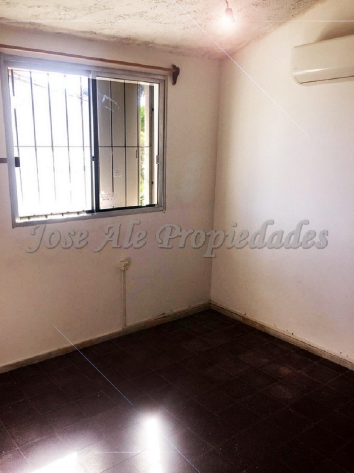 Imagen 6 de Vivienda con departamento ubicada en Complejo habitacional L22 (zona Real de San Carlos) a pasos de todos los servicios, se encuentra en esquina con doble ingreso.