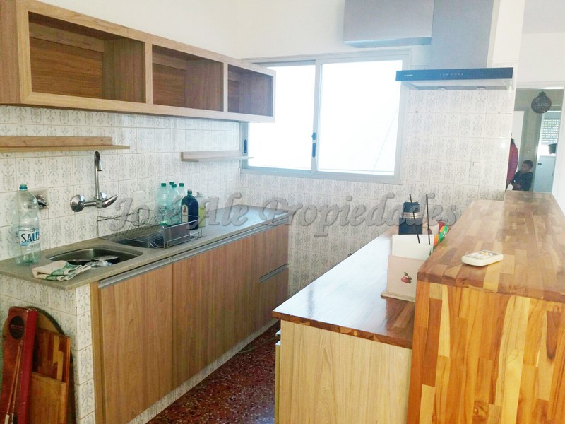 Imagen 5 de Departamento de grandes dimensiones ubicado sobre Gral. Flores.