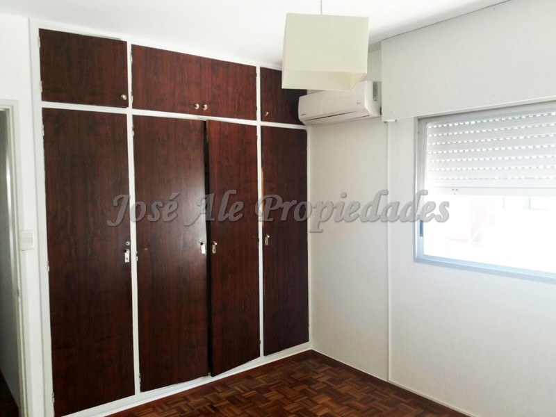 Imagen 8 de Departamento de grandes dimensiones ubicado sobre Gral. Flores.