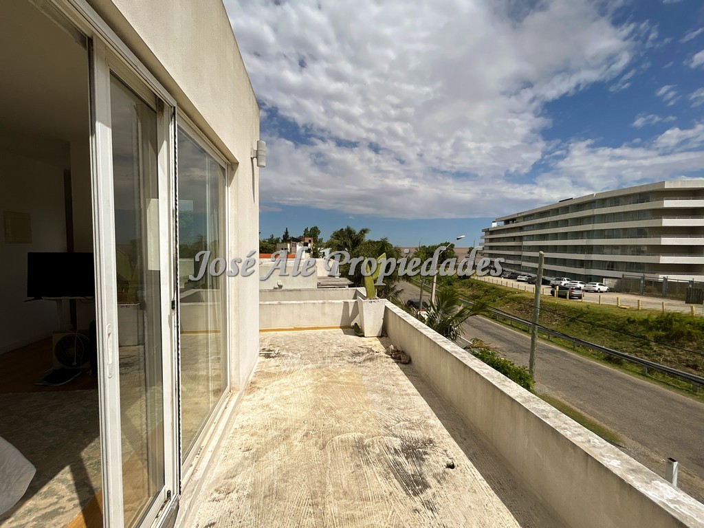 Imagen 10 de Hermosa y moderna propiedad ubicada a solo metros de Rambla y Playas de Colonia del Sacramento.