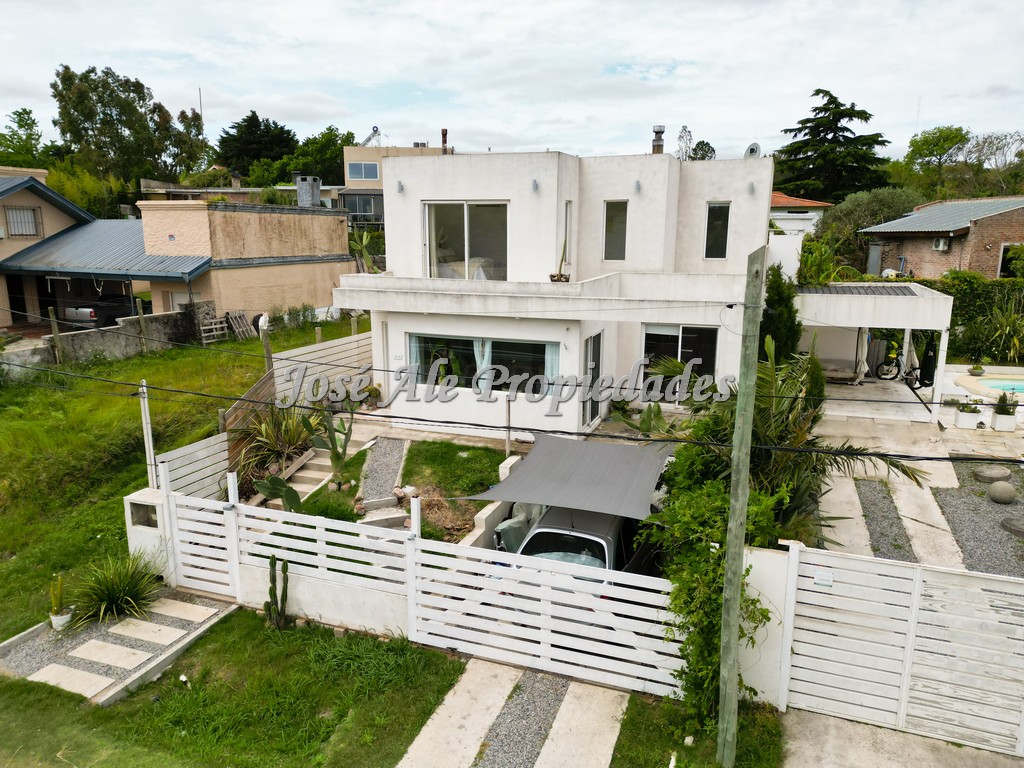 Imagen 2 de Hermosa y moderna propiedad ubicada a solo metros de Rambla y Playas de Colonia del Sacramento.