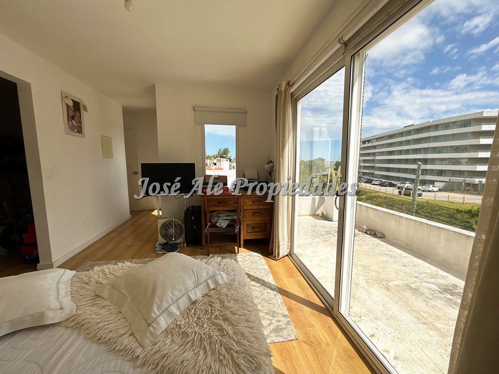 Imagen 9 de Hermosa y moderna propiedad ubicada a solo metros de Rambla y Playas de Colonia del Sacramento.