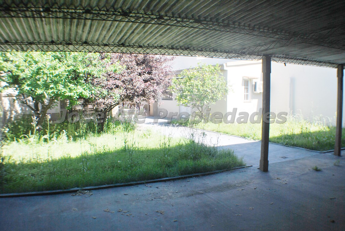 Imagen 10 de Hermosa propiedad con estilo Colonial ubicada en Pleno Centro de Colonia- próxima a Gral. Flores, Terminal de ómnibus y BQB.