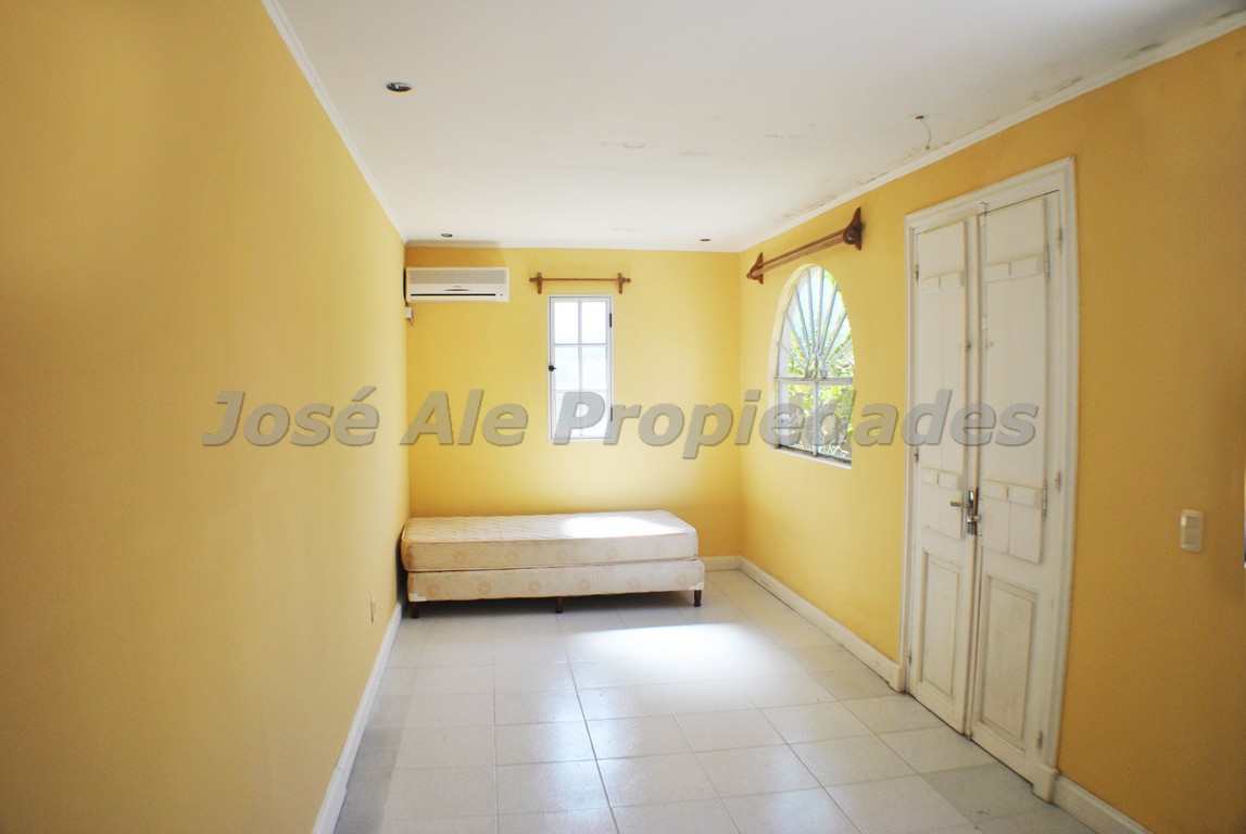 Imagen 5 de Hermosa propiedad con estilo Colonial ubicada en Pleno Centro de Colonia- próxima a Gral. Flores, Terminal de ómnibus y BQB.