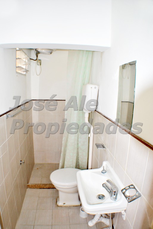 Imagen 6 de Hermosa propiedad con estilo Colonial ubicada en Pleno Centro de Colonia- próxima a Gral. Flores, Terminal de ómnibus y BQB.