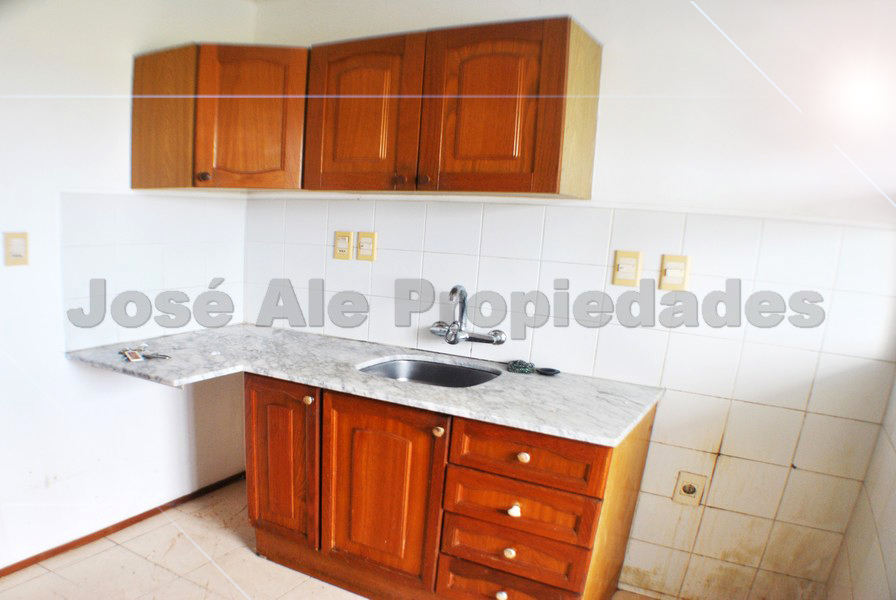 Imagen 4 de Luminoso departamento ubicado a corta distancia del centro de Colonia a pasos de todos los servicios con hermosa vista al río.