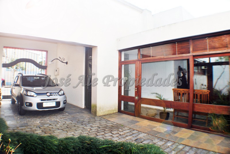 Imagen 10 de Espectacular propiedad de gran metraje en pleno centro de Colonia del Sacramento.