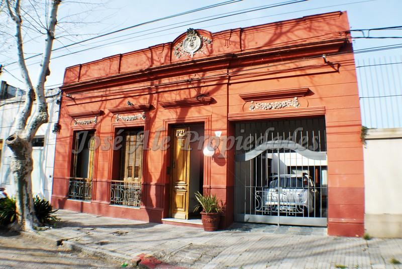 Espectacular propiedad de gran metraje en pleno centro de Colonia del Sacramento.