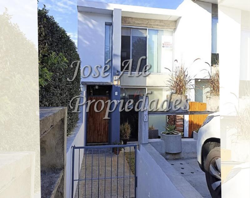 Hermosa Propiedad ubicada en zona balnearia a metros de Rambla Costanera y Playas de Colonia del Sacramento.