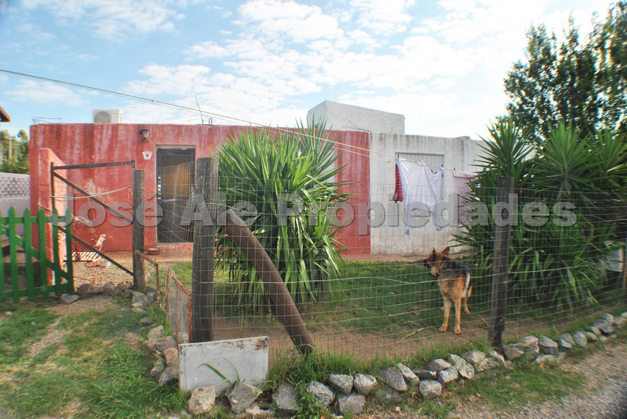 Imagen 2 de 2 Casas y un Galpón en el mismo padrón,  a metros de Ruta n 21 y a solo minutos del centro de Colonia del Sacramento.