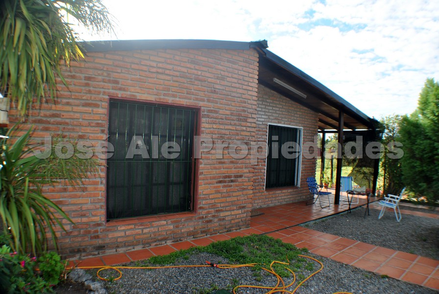 Imagen 1 de 2 Casas y un Galpón en el mismo padrón,  a metros de Ruta n 21 y a solo minutos del centro de Colonia del Sacramento.
