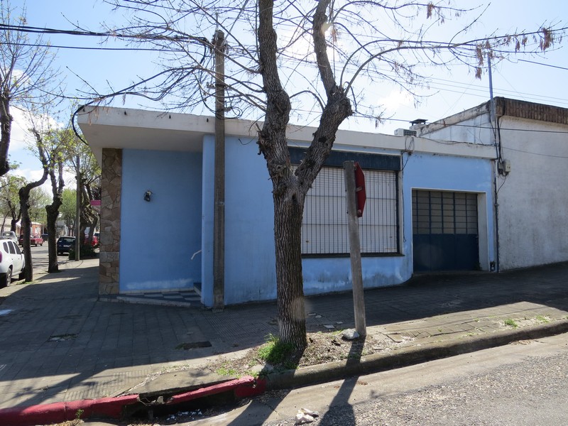 Imagen 1 de Excelente ubicación. Propiedad en esquina  146 m2 de superficie y 139 m2 edificados.