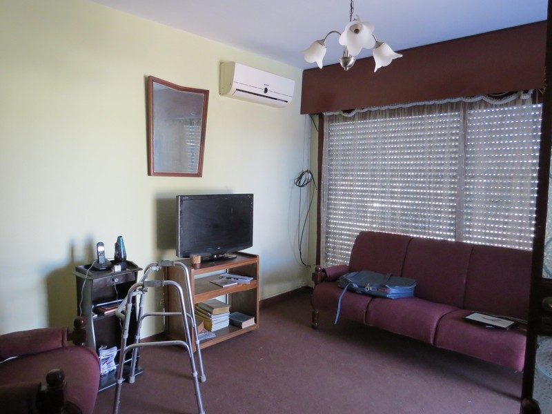 Imagen 3 de Excelente ubicación. Propiedad en esquina  146 m2 de superficie y 139 m2 edificados.