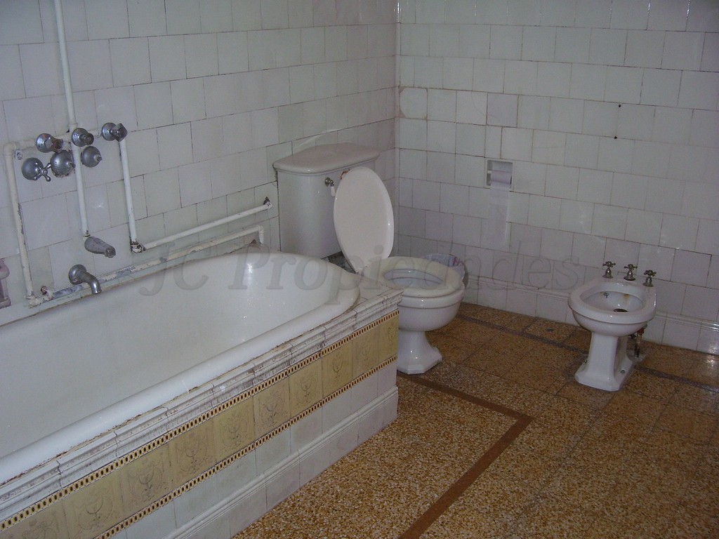 Imagen 7 de Propiedad Colonial de 1900 con gran potencial comercial.